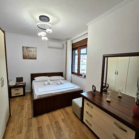 Downtown Тирана