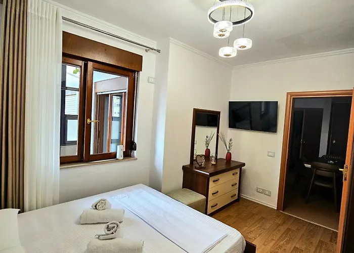 Downtown * 地拉那